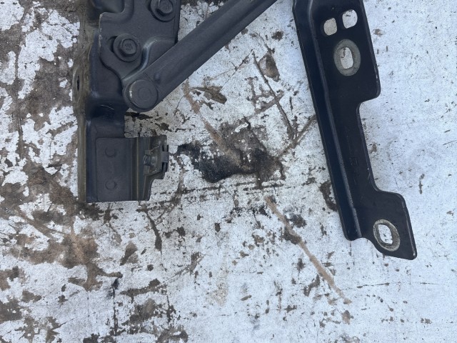 Opel Astra J 2009-2015 Motorháztető zsanér Használt fekete 