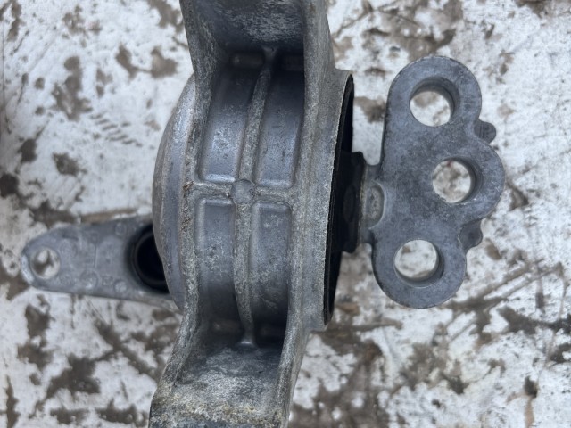 Opel Meriva B 2010-2017 motortartó bak