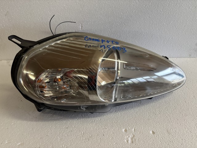 15003 Fiat Grande Punto Jobb első Lámpa Fényszóró