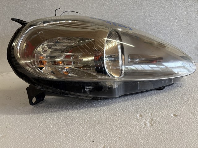 15003 Fiat Grande Punto Jobb első Lámpa Fényszóró