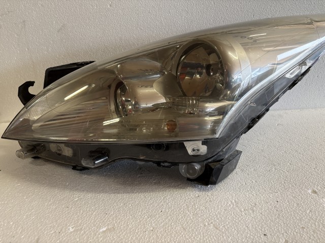 15021 Peugeot 5008  Bal első Lámpa Fényszóró