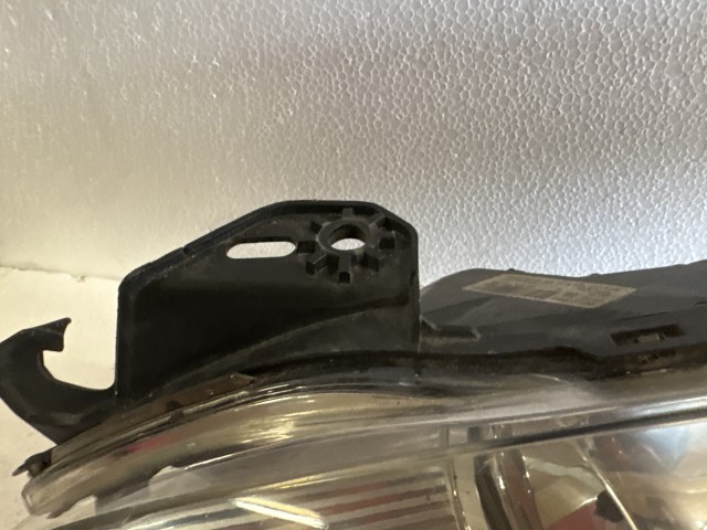 15021 Peugeot 5008  Bal első Lámpa Fényszóró