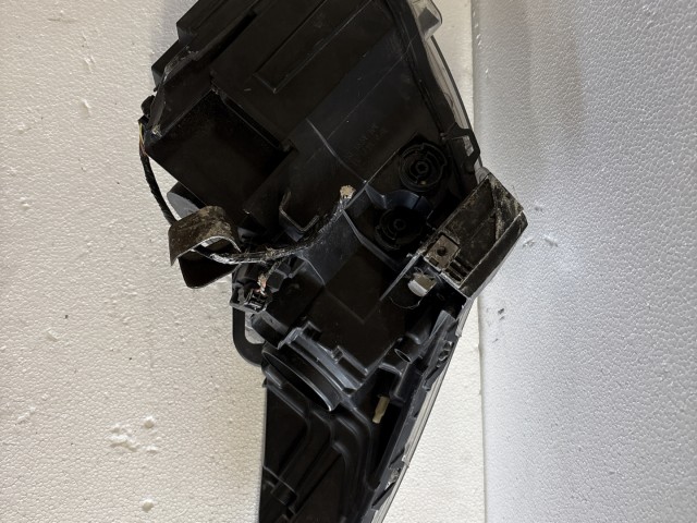 15021 Peugeot 5008  Bal első Lámpa Fényszóró