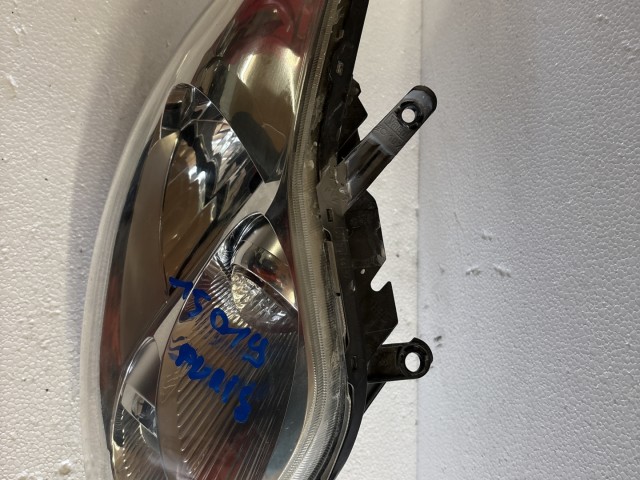 15019 Toyota Auris 2007-2012 Jobb első Lámpa Fényszóró Használt Projektoros