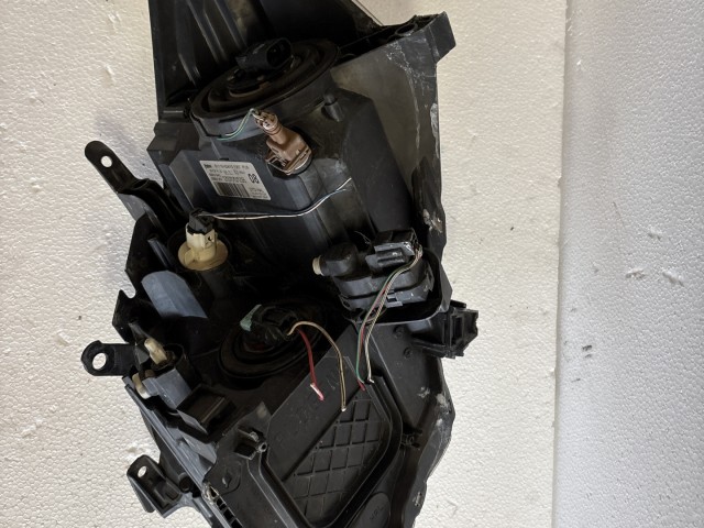 15019 Toyota Auris 2007-2012 Jobb első Lámpa Fényszóró Használt Projektoros