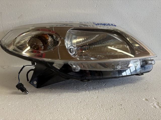 15027 Dacia Sandero Jobb első Lámpa Fényszóró