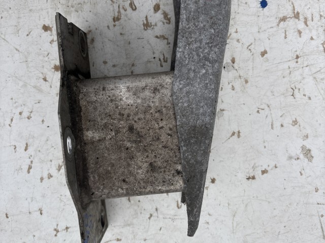 Opel Astra J hátsó Lökhárító merevítő 5 ajtós facelift 2013-tol