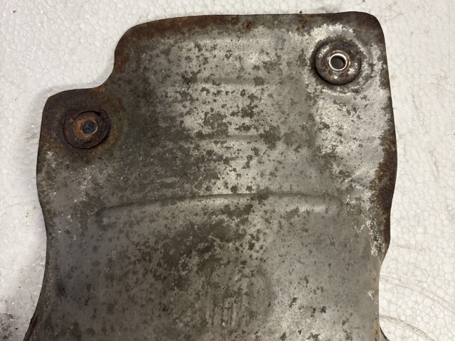 Opel Astra J 1.6 benzin A16xer Katalizátor hővédő lemez