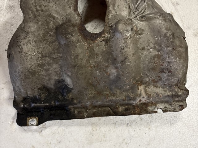 Opel Astra J 1.6 benzin A16xer Katalizátor hővédő lemez