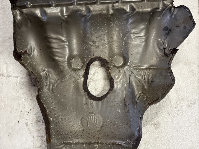 Opel Astra J 1.6 benzin A16xer Katalizátor hővédő lemez