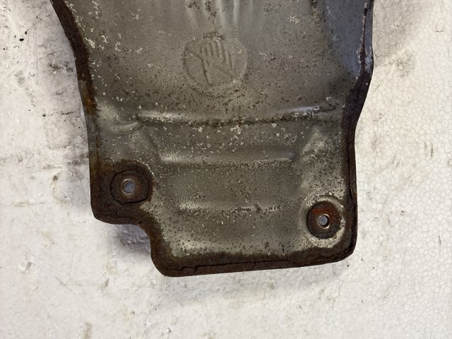 Opel Astra J 1.6 benzin A16xer Katalizátor hővédő lemez