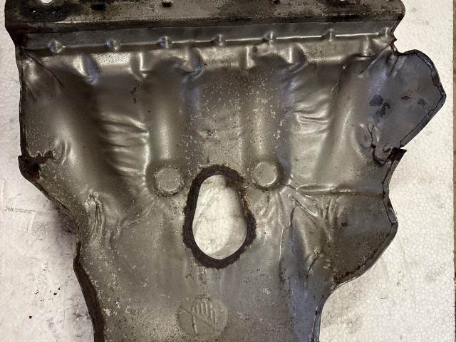 Opel Astra J 1.6 benzin A16xer Katalizátor hővédő lemez