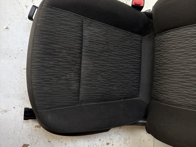 15183 Opel Astra J 2009-2015 bal első Ülés szövet Fekete