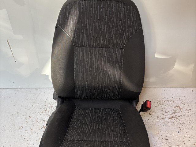 15185 Opel Astra J jobb első Ülés Használt szövet Fekete