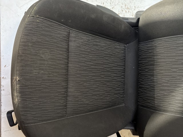 15185 Opel Astra J jobb első Ülés Használt szövet Fekete