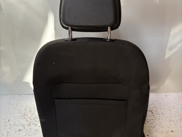 15185 Opel Astra J jobb első Ülés Használt szövet Fekete