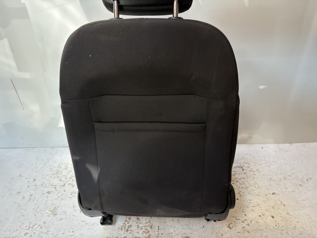 15185 Opel Astra J jobb első Ülés Használt szövet Fekete