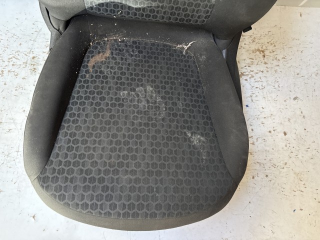 15186 Opel Corsa E bal első Ülés szövet Fekete