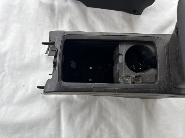 Opel Antara 2006-2015 Könyöklő Használt bőr Fekete 