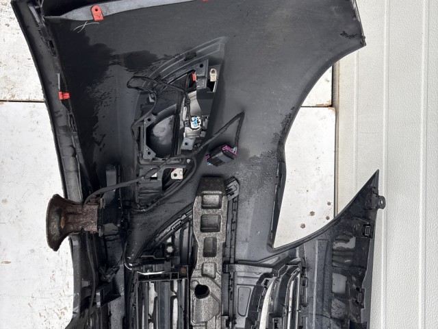 15194 Opel Astra J Facelift Első Lökhárító Fekete Z22C