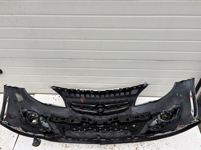 15195 Opel Astra J Facelift Lökhárító Fehér  a képen látható sérüléssel