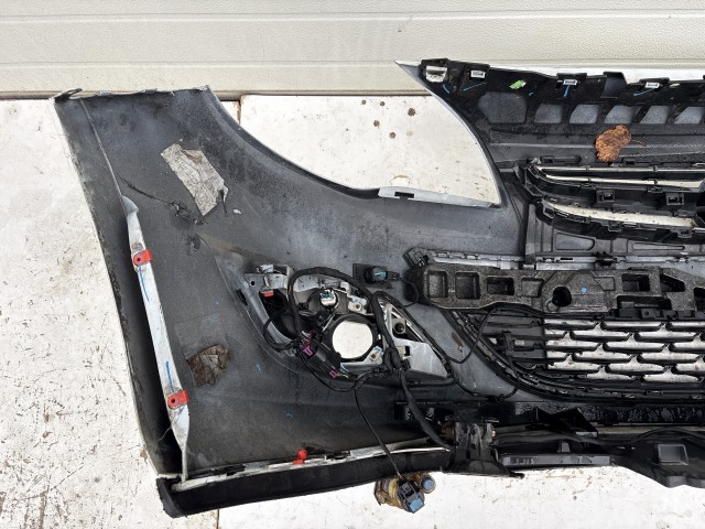 15195 Opel Astra J Facelift Lökhárító Fehér  a képen látható sérüléssel