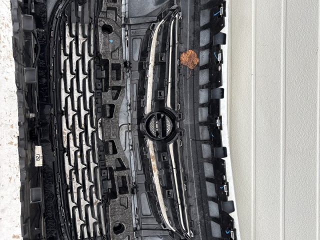 15195 Opel Astra J Facelift Lökhárító Fehér  a képen látható sérüléssel