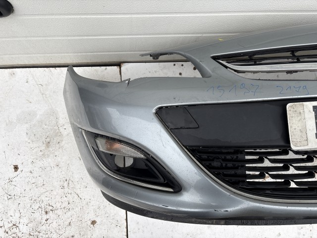 15197 Opel Astra J Facelift Első Lökhárító Szürke  Z179