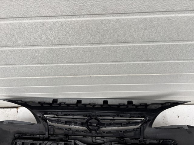 15197 Opel Astra J Facelift Első Lökhárító Szürke  Z179