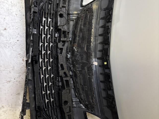 15200 Opel Astra J Facelift Első Lökhárító Fekete  Z22C