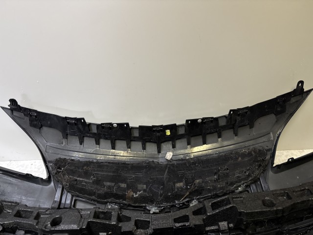 15200 Opel Astra J Facelift Első Lökhárító Fekete  Z22C