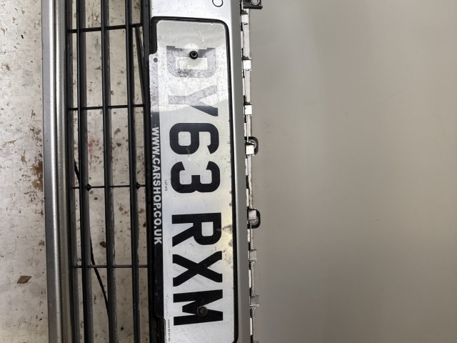 15212 Volkswagen Passat B7 első lökhárító ezüst 4 radaros