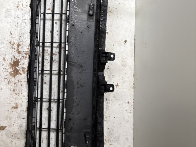 15212 Volkswagen Passat B7 első lökhárító ezüst 4 radaros