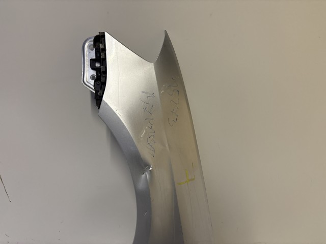 15248 Volkswagen Passat B7 2010-2014 Bal első  Sárvédő Ezüst 