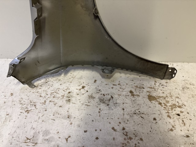 15248 Volkswagen Passat B7 2010-2014 Bal első  Sárvédő Ezüst 