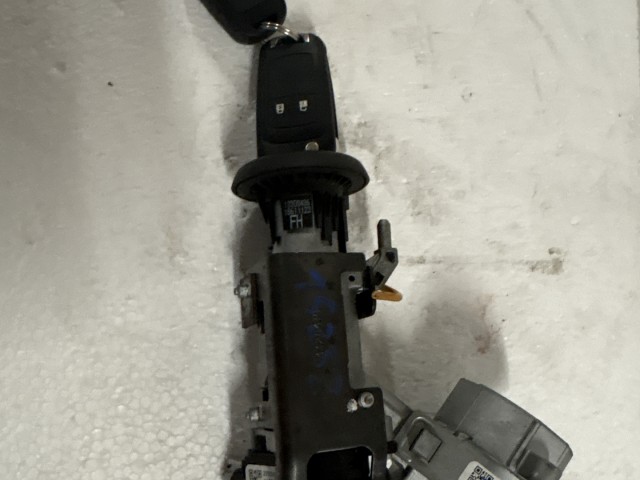 Opel Astra J 2009-2015 Gyújtáskapcsoló Használt