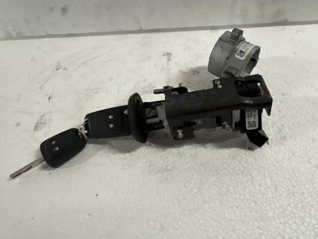 Opel Astra J 2009-2015 Gyújtáskapcsoló Használt