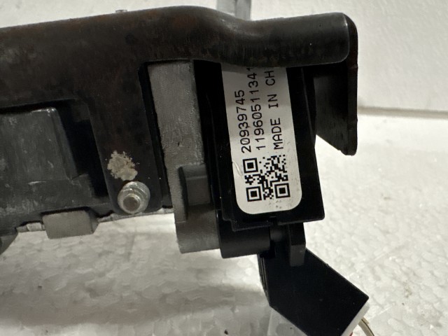 Opel Astra J 2009-2015 Gyújtáskapcsoló Használt