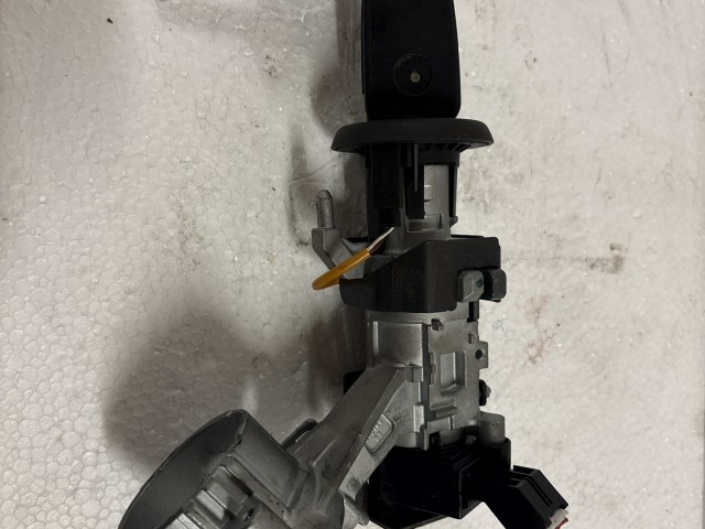 Opel Astra J 2009-2015 Gyújtáskapcsoló Használt