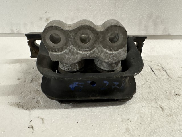 Opel Antara 2.2 cdti  motortartó bak