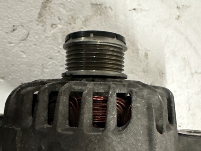 Opel Astra J 2.0 cdti a20dth Generátor 13502581