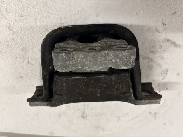 Opel Antara 2.2 cdti z22d1 motortartó bak