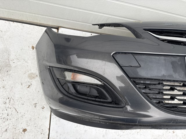 15198 Opel Astra J Facelift Első Lökhárító Grafit Z190