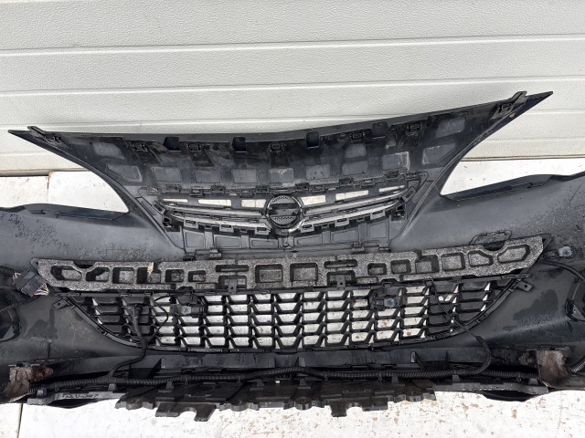 15196 Opel Astra J GTC Első Lökhárító Fekete Z22C