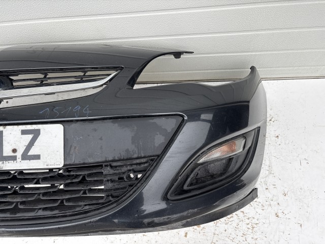 15194 Opel Astra J Facelift Első Lökhárító Fekete Z22C