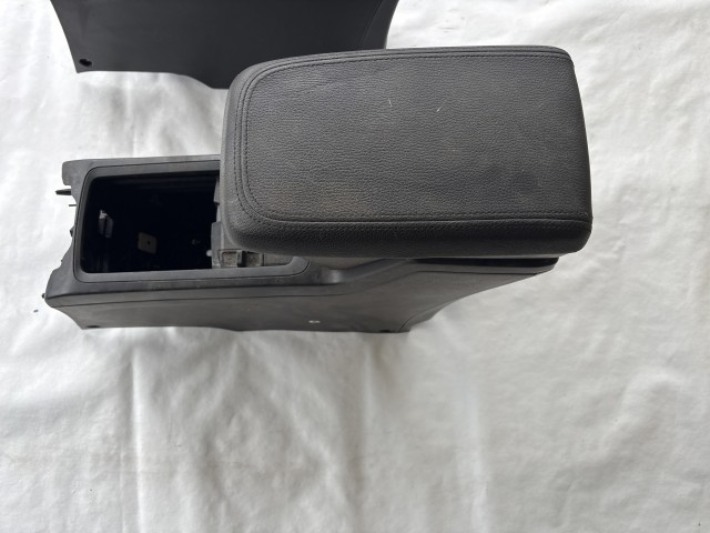 Opel Antara 2006-2015 Könyöklő Használt bőr Fekete 