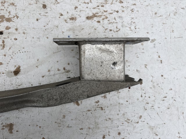 Opel Astra J hátsó Lökhárító merevítő 5 ajtós