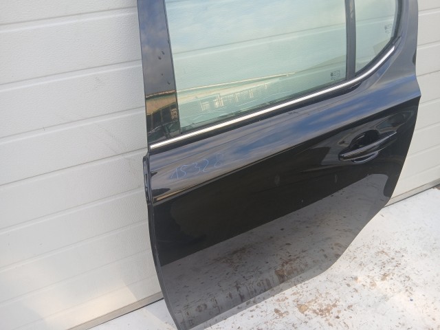 15328 Opel Corsa E Bal hátsó Ajtó Fekete Y22c 5 ajtós