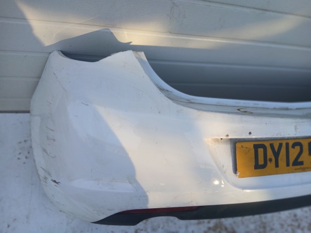 15374 Opel Astra J 2009-2015 hátsó Lökhárító Fehér Y40r 5 ajtós 