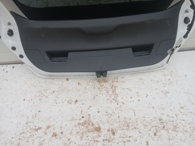 15360 Opel Astra J Csomagtérajtó Fehér Y40r 5 ajtós